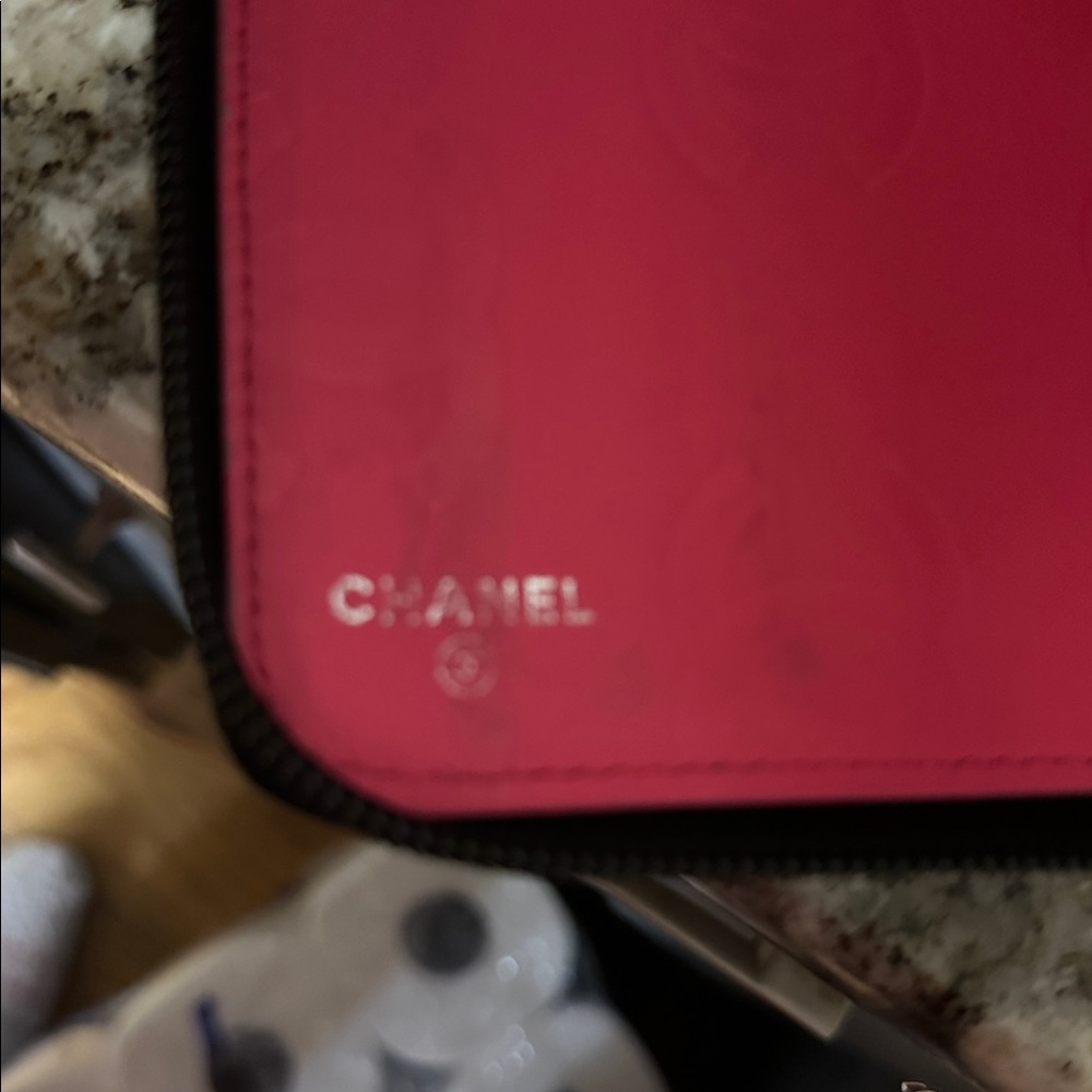 CHANEL Black and White Quilted Wallet PREOWNED. - Picture 6 of 17